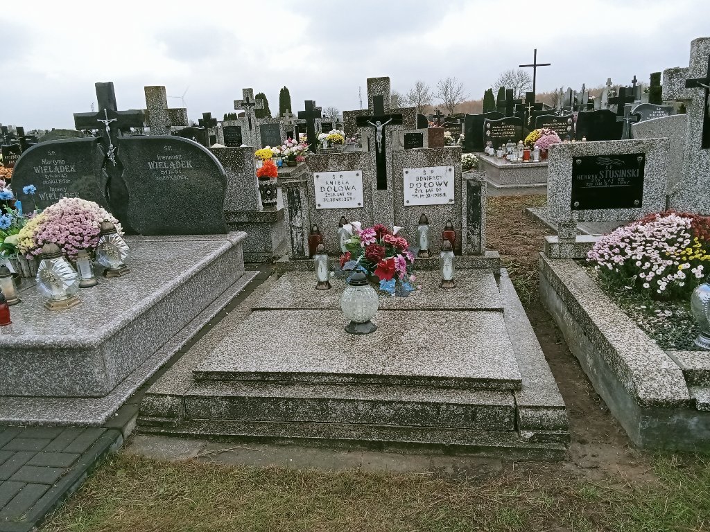 Grób Aniela Dołowa