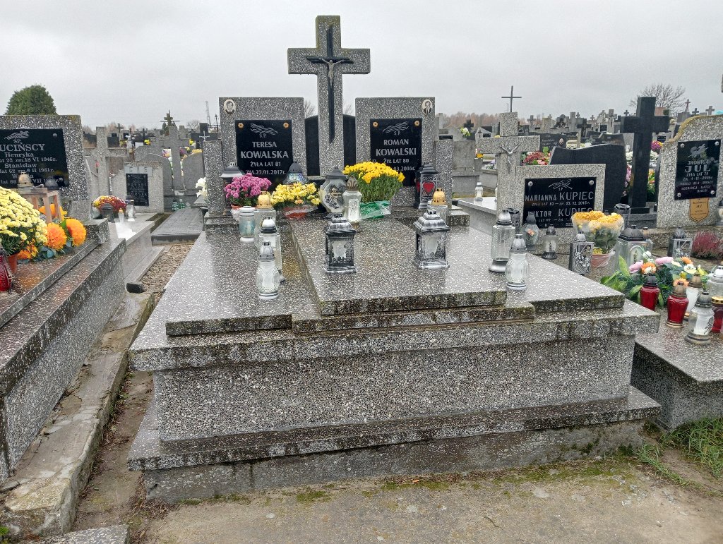Grób Roman Kowalski